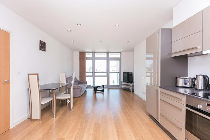 2 Bedroom Apartment To Rent In Salton Square, London, E14