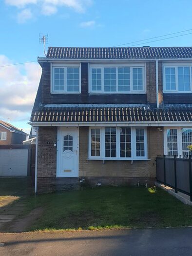 3 Bedroom Semi-Detached House To Rent In Southfields, Clowne, S43