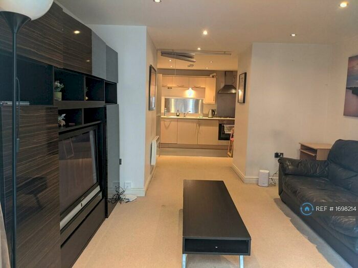 2 Bedroom Flat To Rent In The Bar, Newcastle Upon Tyne, NE1