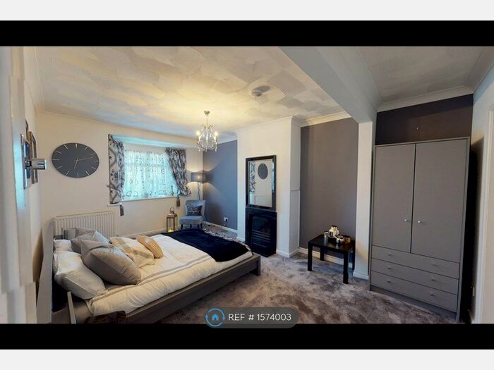 4 Bedroom Semi-Detached House To Rent In Dereham Road, Norwich, NR5