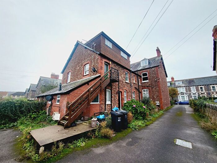 2 Bedroom Flat For Sale In Glenmore Road, Minehead, TA24