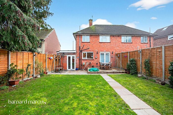 2 Bedroom Semi Detached House For Sale In Dunley Drive, New Addington, Croydon, CR0