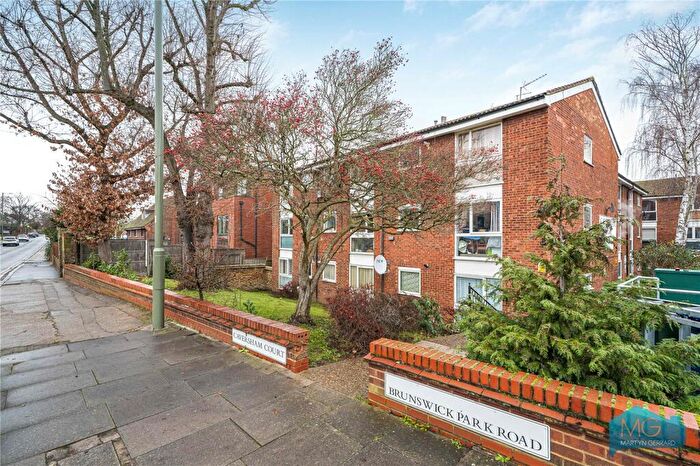 1 Bedroom Apartment For Sale In Brunswick Park Road, London, N11