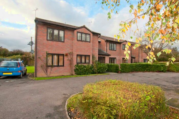 1 Bedroom Ground Flat To Rent In Glenville Close, Royal Wootton Bassett, SN4