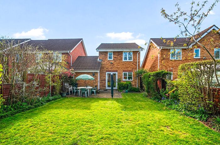 3 Bedroom Detached House For Sale In Lincoln Close, Ash Vale, Surrey, GU12