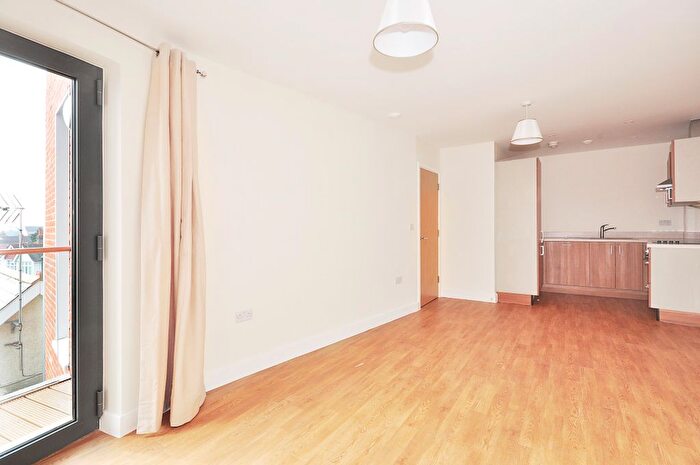 1 Bedroom Flat To Rent In Uxbridge Road London, Epc A, W3