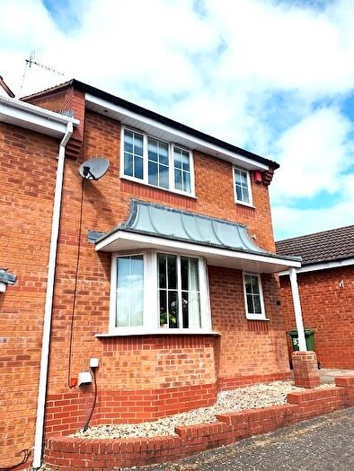 3 Bedroom Semi Detached House To Rent In Wooton Close, Redditch, B97