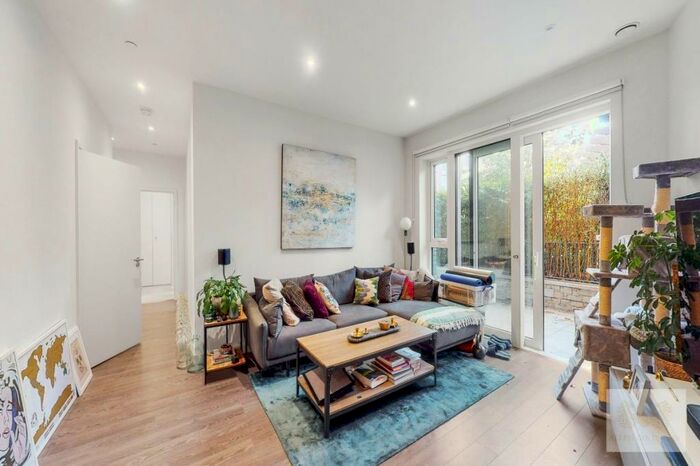 2 Bedroom Apartment To Rent In Theshoreline Building, Newnton Close, London, N4