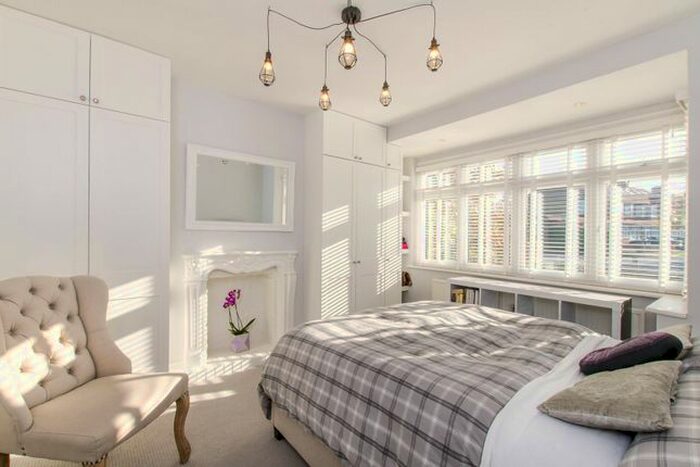 1 Bedroom Flat To Rent In Cannon Hill Lane, Raynes Park, London, SW20