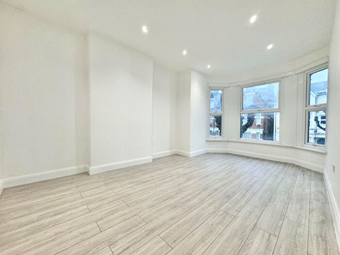 3 Bedroom Flat To Rent In Burgoyne Road, N4