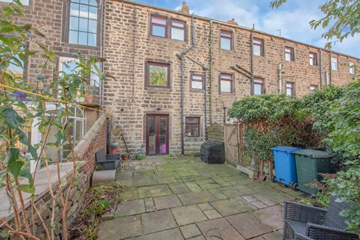 3 Bedroom Cottage For Sale In Lane Ends, Cowling, BD22