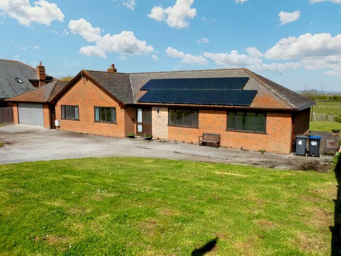 4 Bedroom Detached Bungalow To Rent In Dargate Road, Yorkletts, CT5