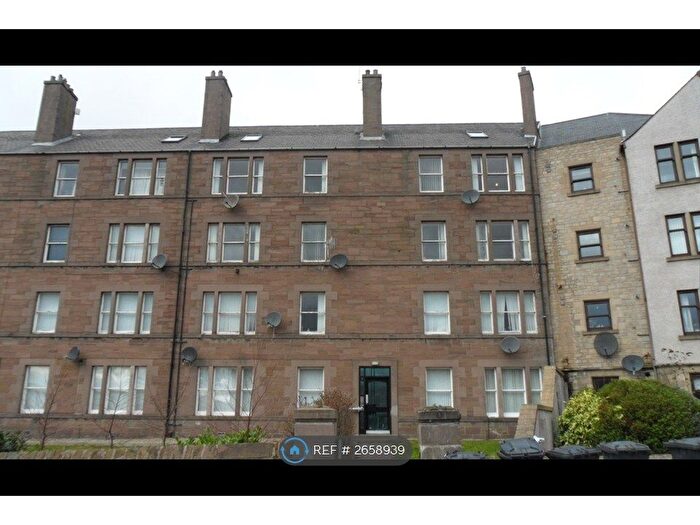 3 Bedroom Flat To Rent In Roseangle, Dundee, DD1