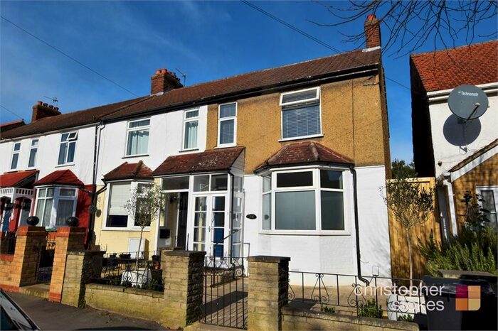 3 Bedroom End Of Terrace House To Rent In Cromwell Avenue, Cheshunt, Hertfordshire, EN7
