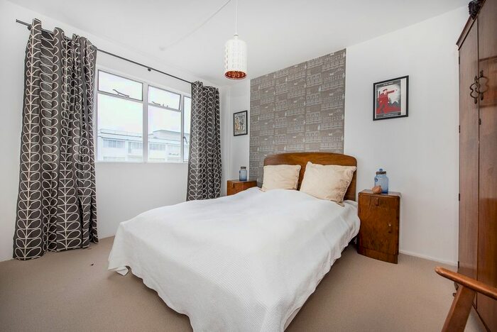 2 Bedroom Flat To Rent In Streatham Hill, London, SW2