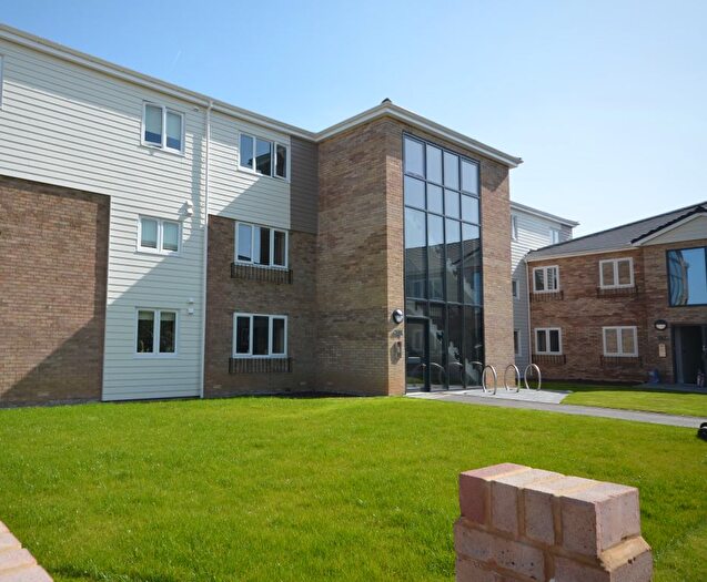 2 Bedroom Flat To Rent In Queens Court, Gillingham, ME8