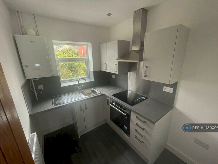 4 Bedroom Maisonette To Rent In Maes Y Groes, Prestatyn, LL19