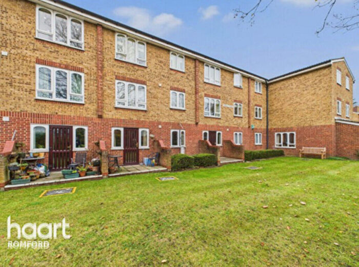 2 Bedroom Retirement Property To Rent In Frazer Close, Romford, RM1