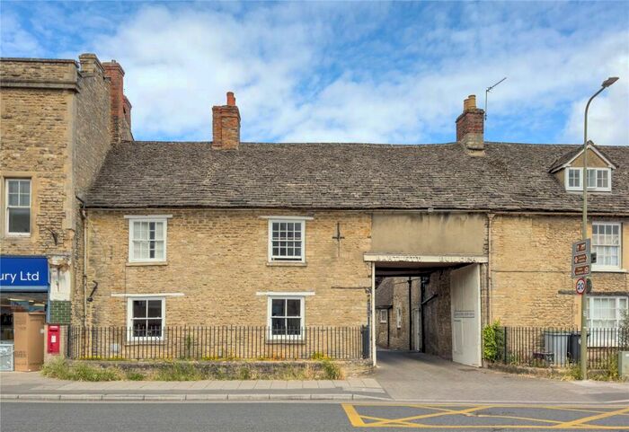 2 Bedroom End Of Terrace House To Rent In High Street, Witney, Oxfordshire, OX28