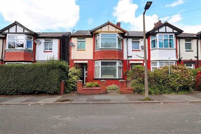 3 Bedroom End Of Terrace House For Sale In Albert Avenue, Prestwich, M25