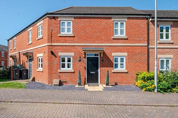 2 Bedroom Maisonette For Sale In Newbury, Berkshire, RG14