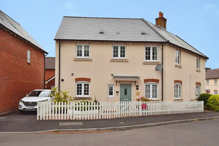3 Bedroom Semi-Detached House For Sale In Clover Lane, Durrington, SP4