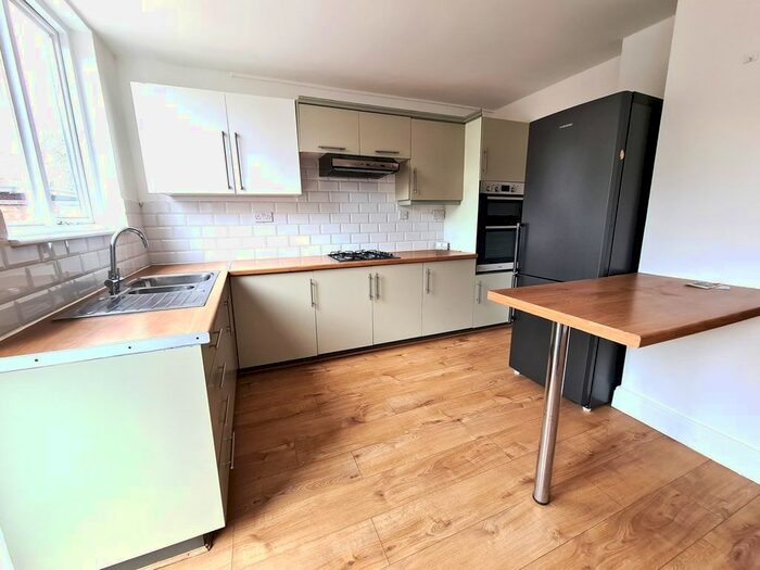 4 Bedroom Property To Rent In Court Way, Acton, London, W3