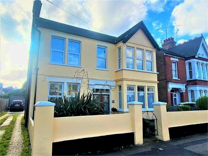 1 Bedroom Apartment To Rent In Albion Road, Westcliff On Sea, Westcliff On Sea, SS0