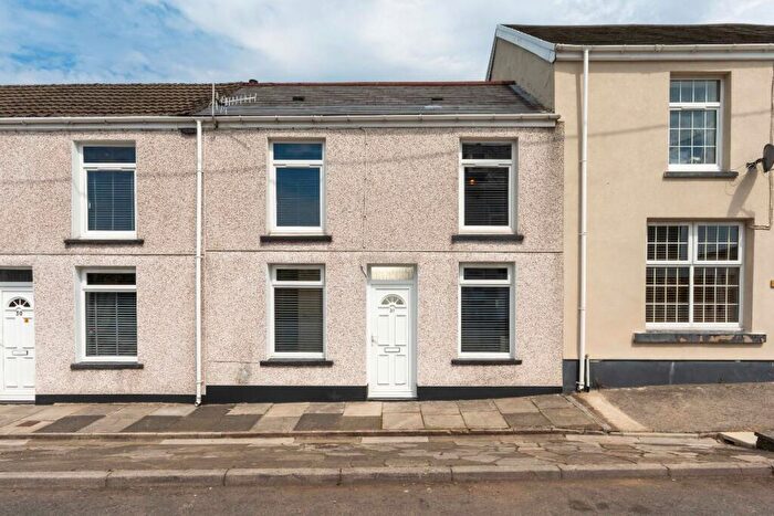 2 Bedroom Terraced House To Rent In High Street, Bedlinog, Treharris, CF46