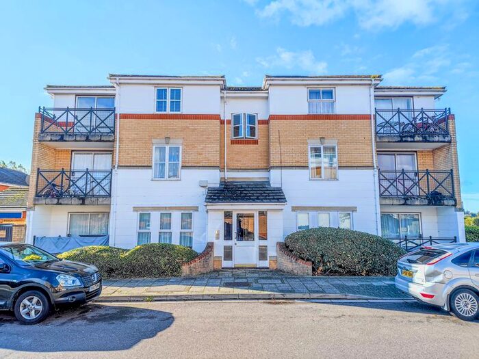 2 Bedroom Flat To Rent In Princess Alice Way, Thamesmead, London, SE28