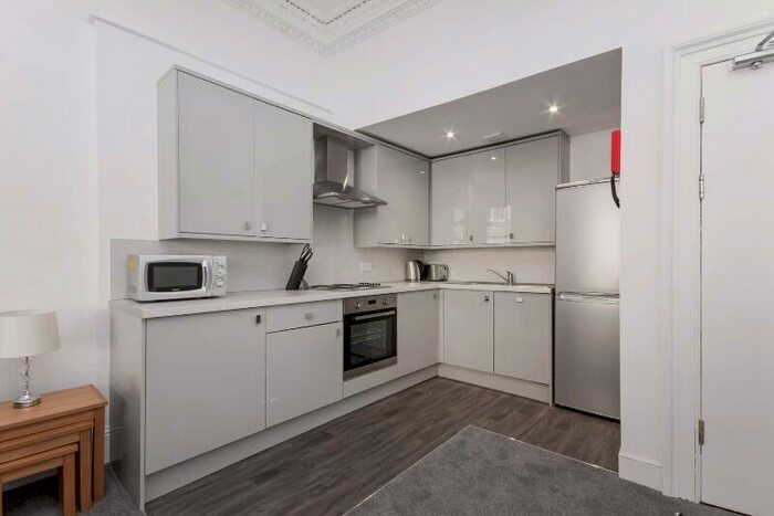 3 Bedroom Flat To Rent In Dalkeith Road, Newington, Edinburgh, EH16