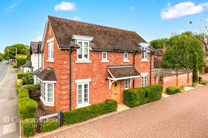 2 Bedroom Detached House For Sale In North Street, Winkfield, SL4