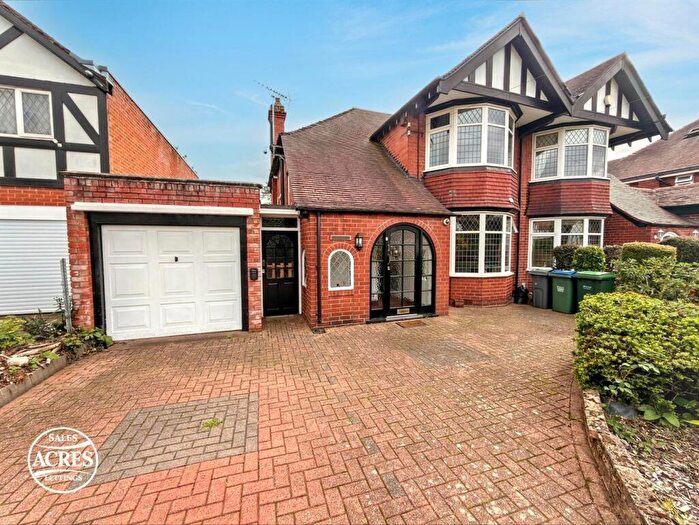 3 Bedroom Semi-Detached House For Sale In Sundial Lane, Great Barr, Birmingham, B43