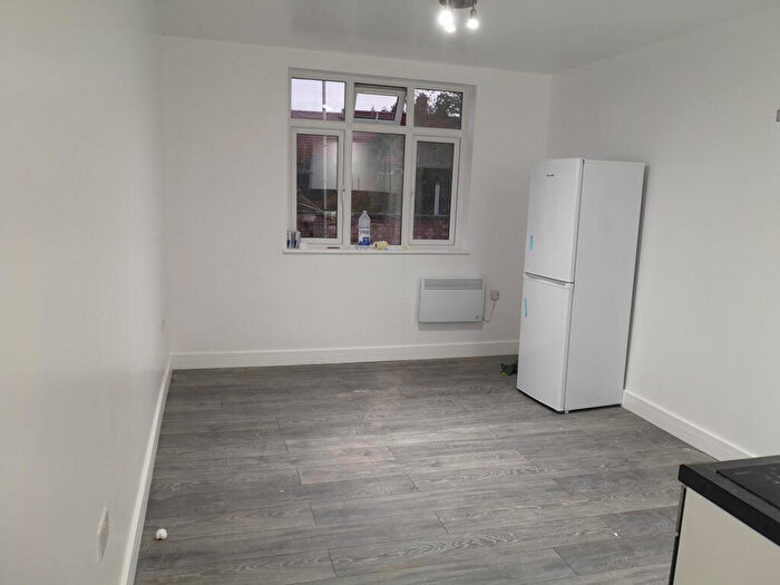 Studio To Rent In Turnpike Lane, N8