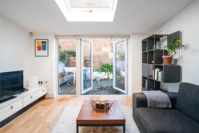 3 Bedroom Maisonette To Rent In Mount Pleasant Lane, Clapton, London, E5
