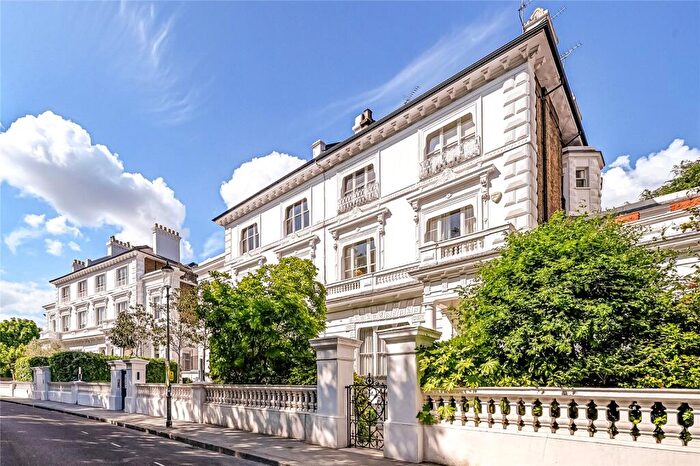 3 Bedroom Apartment For Sale In The Boltons, London, SW10