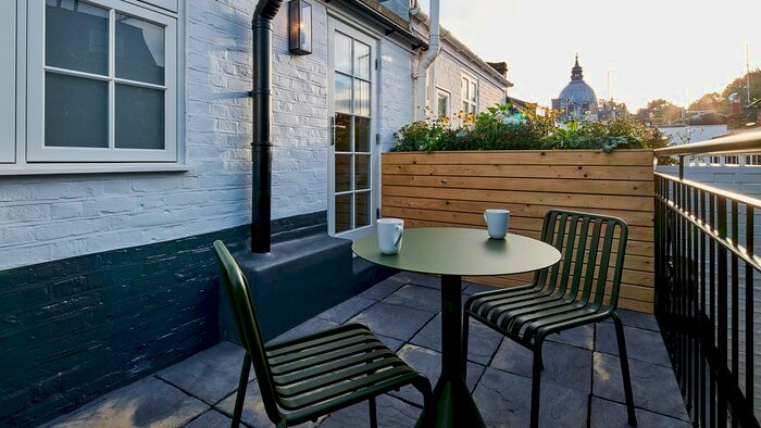 3 Bedroom Cottage To Rent In Brompton Rd, London, SW7