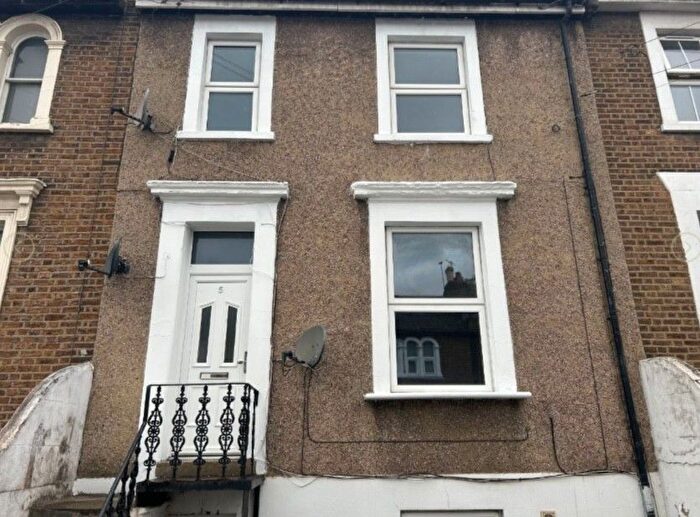 2 Bedroom Flat To Rent In Elmdene Road, London, SE18