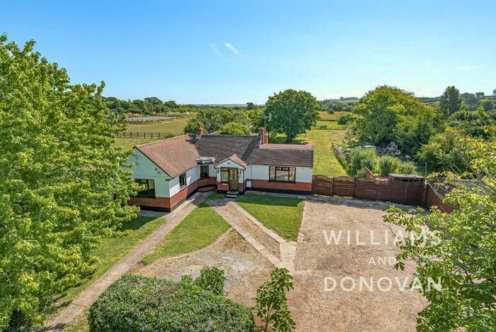 4 Bedroom Detached Bungalow For Sale In Pudsey Hall Lane, Canewdon, Rochford, SS4