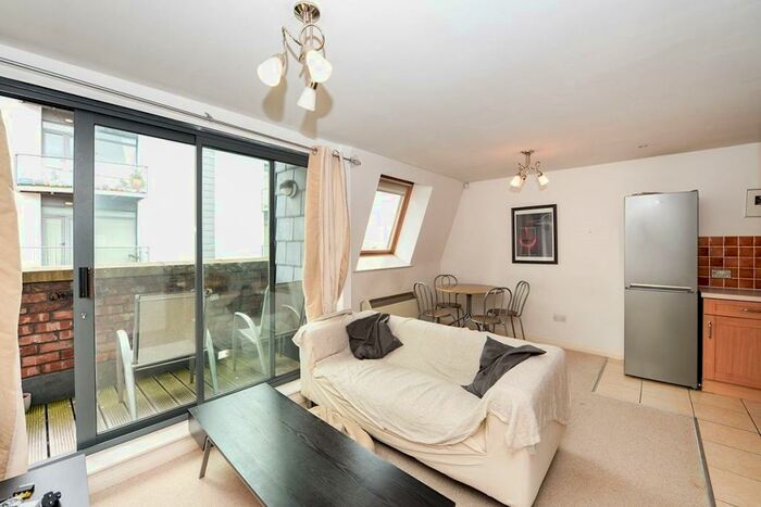 1 Bedroom Apartment To Rent In Madison Square, Liverpool, Merseyside, L1