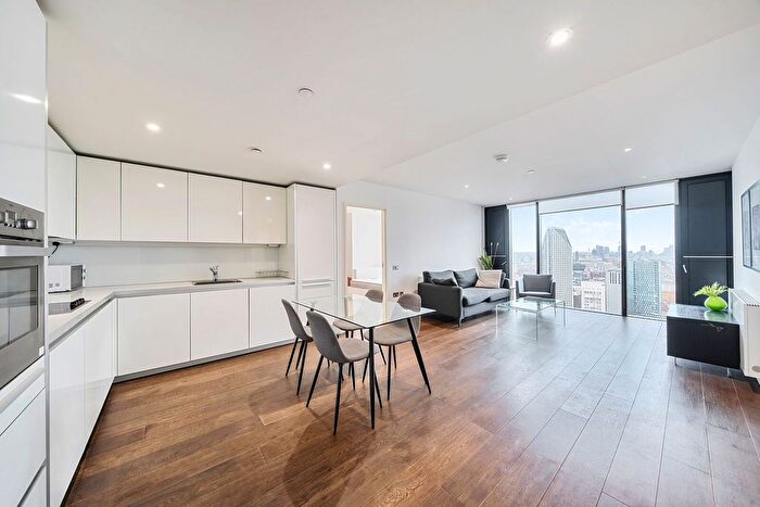2 Bedroom Flat To Rent In Walworth Road, Elephant And Castle, London, SE1