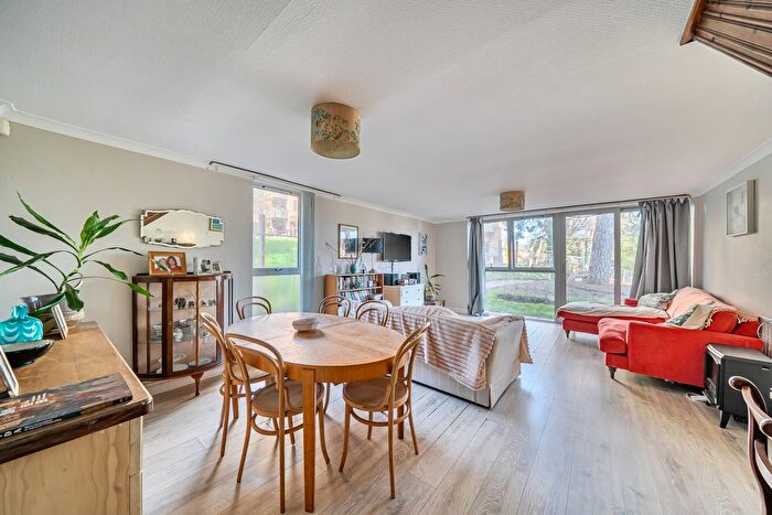 3 Bedroom Maisonette For Sale In Otto Close, Kirkdale, London, SE26