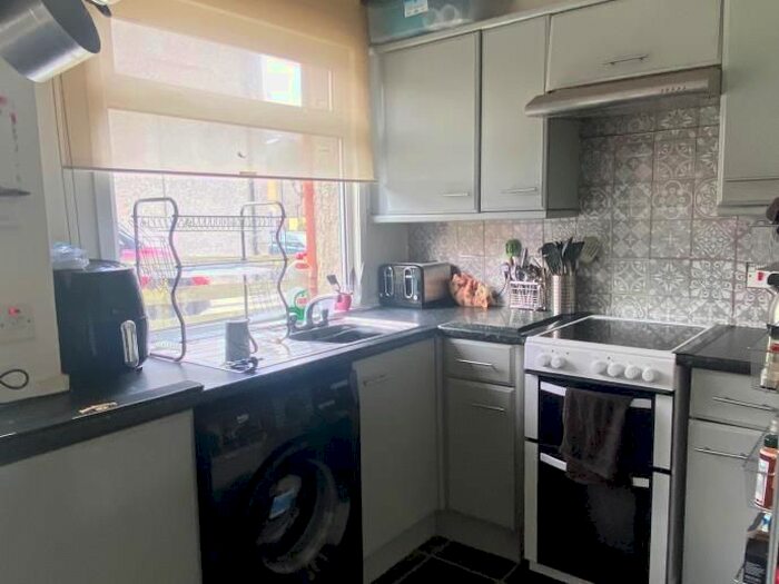 3 Bedroom Property To Rent In Carrick Knowe Terrace, Edinburgh, EH12