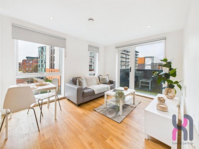 2 Bedroom Flat For Sale In Eastbank Tower, Great Ancoats Street, M4