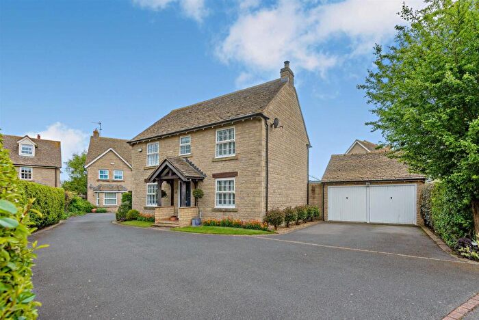 4 Bedroom Detached House For Sale In Short Close, Warmington, PE8