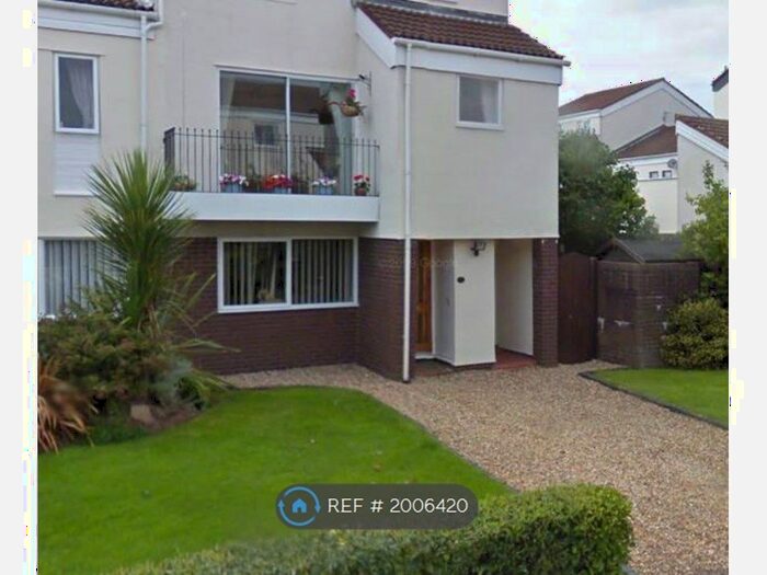 2 Bedroom Maisonette To Rent In Marina Village, Runcorn, WA7