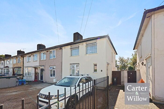 3 Bedroom End Of Terrace House For Sale In Rowney Gardens, Dagenham, RM9