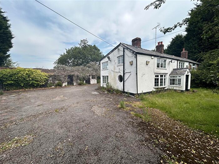 4 Bedroom Semi-Detached House For Sale In Middlewich Road, Cranage, Crewe, CW4