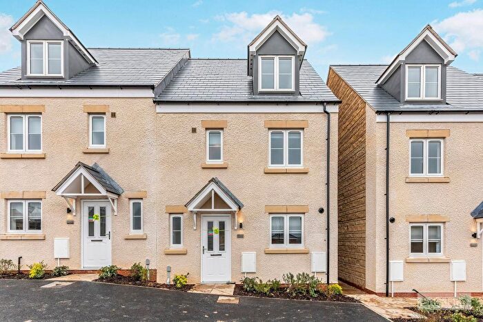 4 Bedroom Semi-Detached House To Rent In Airfield Way, Weldon Park, Corby, Northants, NN17