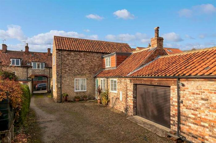 3 Bedroom Cottage For Sale In Prospect Place, Pickering, YO18